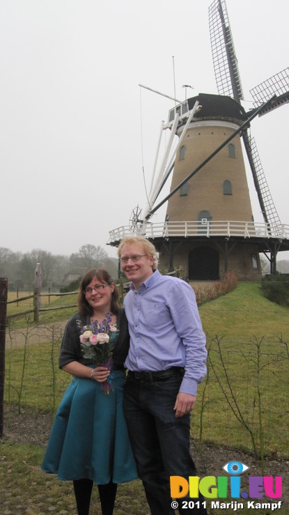 IMG_2128 Marijn and Jenni at windmill